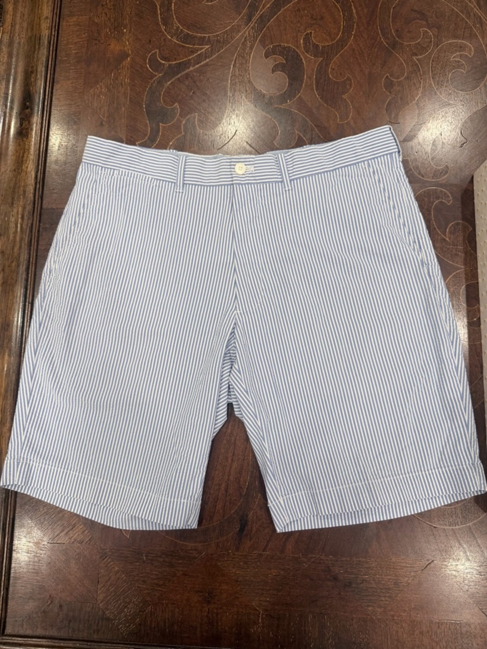 Ralph Lauren Golf Blue & White Seersucker Flat Front Shorts, men’s size 34
